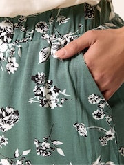 Yours Curve Green Jersey Shorts - Image 4 of 5