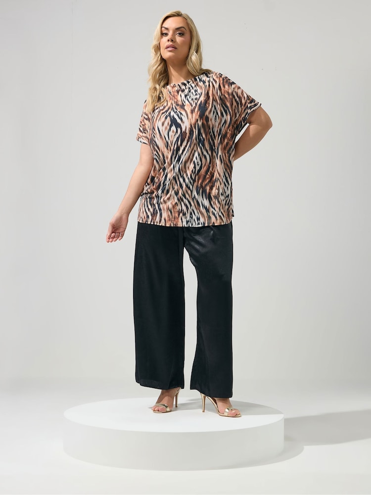 Yours Curve Brown London Pleated Shoulder Top - Image 2 of 5 Yours Curve Brown London Pleated Shoulder Top - Image 2 of 5