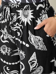 Yours Curve Black Mono Shell Print Wide Leg Crinkle Trousers - Image 4 of 5