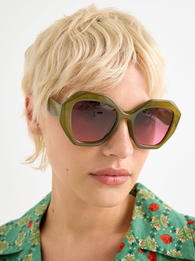 Gafas de sol hexagonales de color verde oliva de Oliver Bonas - Imagen 1 de 5