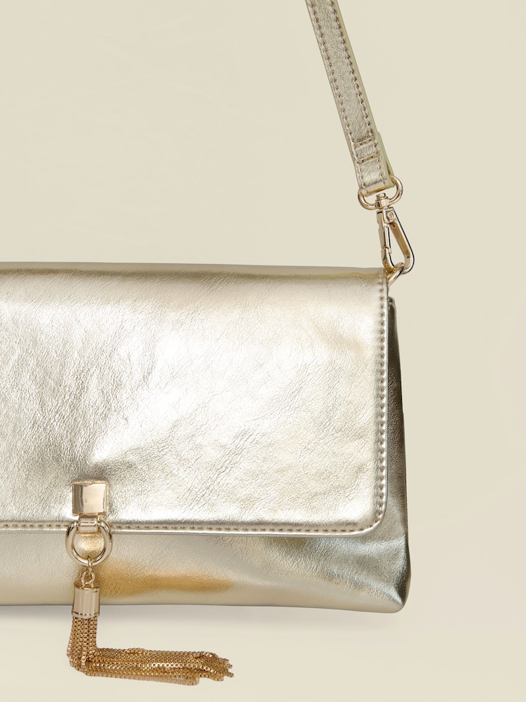 حقيبة يد صغيرة من Sosandar بتفصيل شرّابة معدنية مع سلسلة كتف - Image 4 of 4