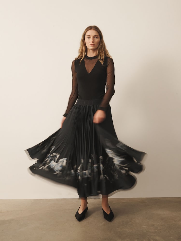 CERENE Becca Black Elegance Horse Print Pleated Mesh Trim Midi Skirt - Image 2 of 11 CERENE Becca Black Elegance Horse Print Pleated Mesh Trim Midi Skirt - Image 2 of 11