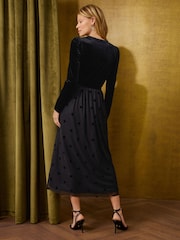 Love & Roses Velvet Mesh Hybrid Long Sleeve Midi Dress - Bilde 4 av 5