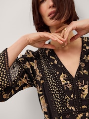 Платье миди с цветочным принтом и V-образным вырезом Monsoon Rosaleigh - Изображение 4 4