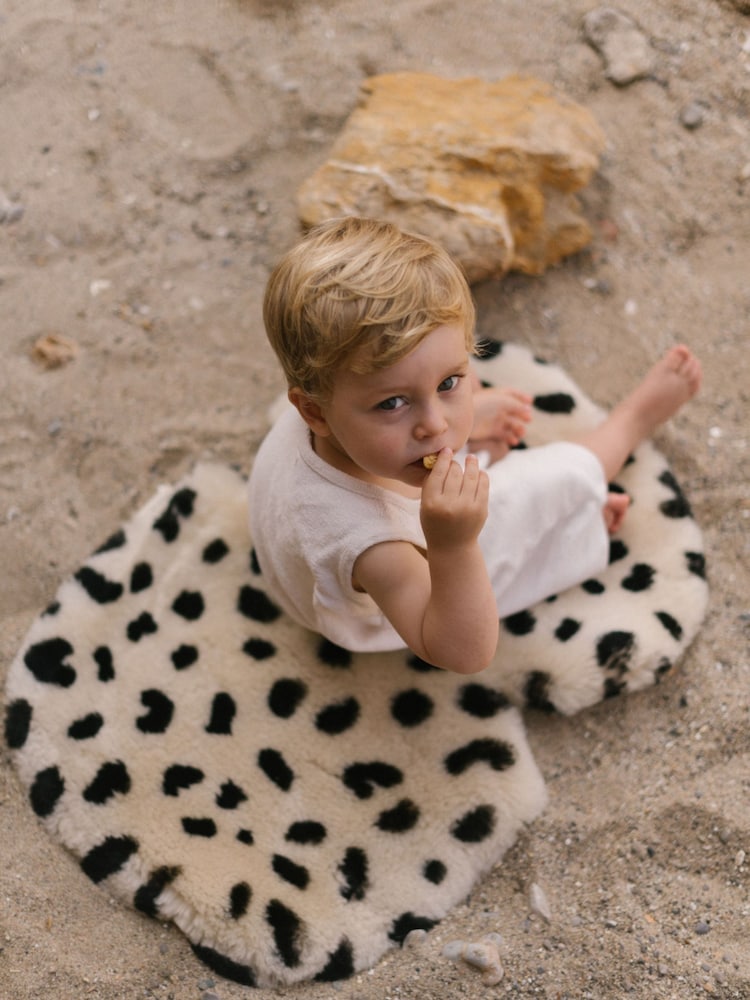 BINIBAMBA Leopard Peanut Sheepskin Snuggler Luxury Pram Liner - Image 4 of 4 BINIBAMBA Leopard Peanut Sheepskin Snuggler Luxury Pram Liner - Image 4 of 4