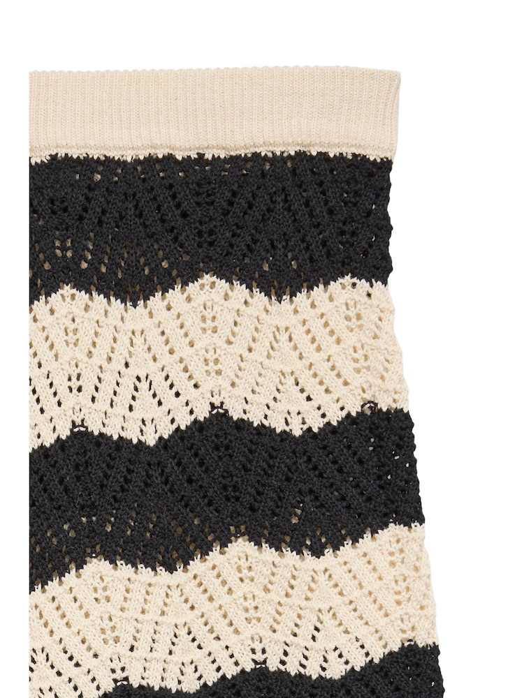 VERO MODA Cream Crochet Shorts - Image 2 of 2