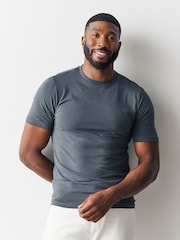 رمادي - Muscle Fit Essential Cotton T-Shirt - صورة 1 من 5