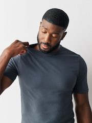رمادي - Muscle Fit Essential Cotton T-Shirt - صورة 4 من 5