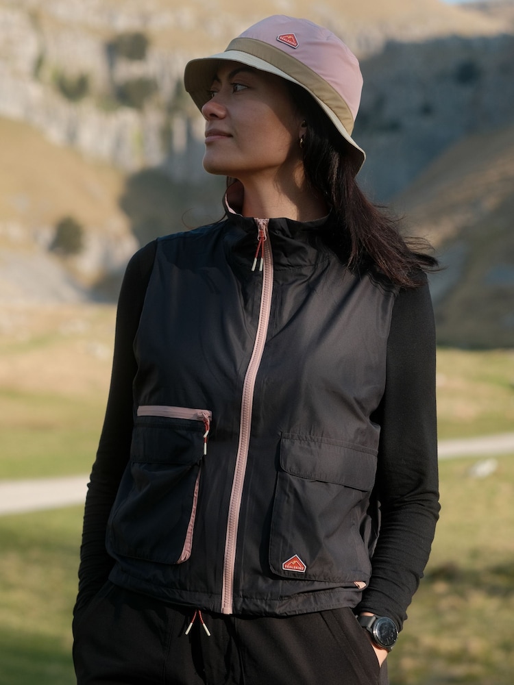 Sealskinz Black Brisley Water Repellent Gilet - Image 1 of 5