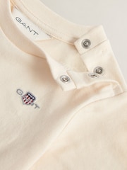 GANT Cream Shield Short Sleeve T-Shirt & Sweat Short Set - Image 5 of 5