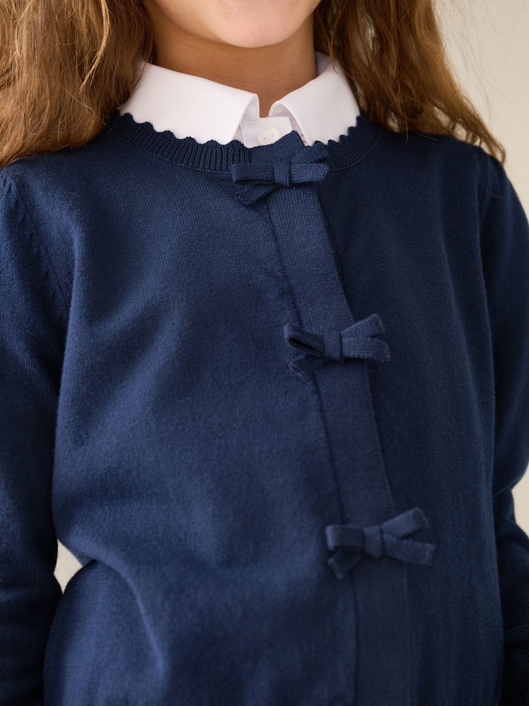 Azul marino - Cotton Rich Bow Front School Cardigan (3-16yrs) - Imagen 4 de 4 Azul marino - Cotton Rich Bow Front School Cardigan (3-16yrs) - Imagen 4 de 4