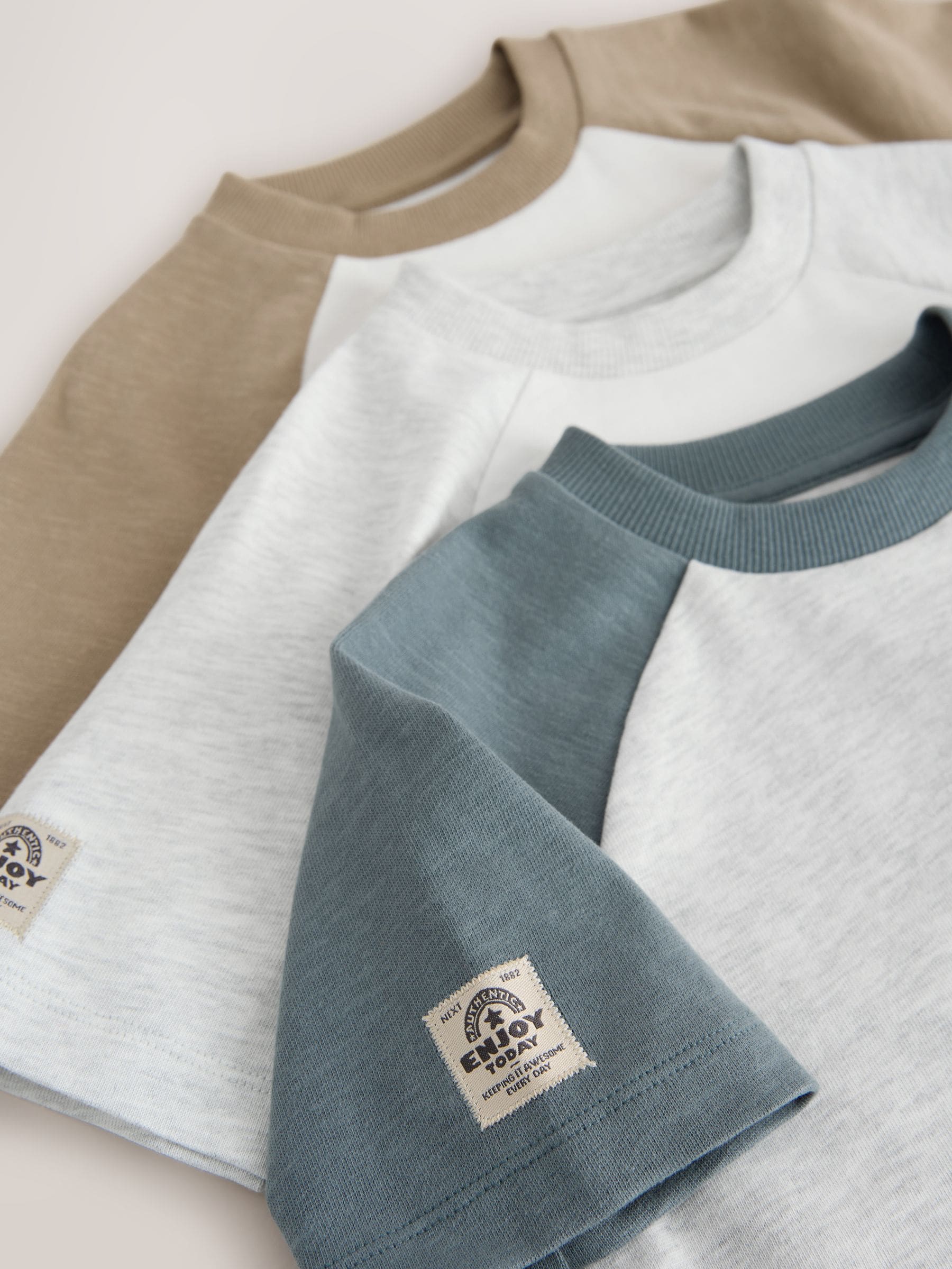 トップス Soor Ploom Raglan Mock Tee 2y Buy Grey Long Sleeve Raglan T-Shirts 3 Pack (3mths-7yrs) from the