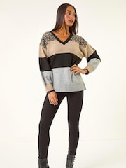 Blusa Roman Petite Animal Block com decote em V - Imagem 2 de 5