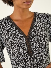Roman Black Floral Print V-Neck Lace Stretch Tunic Top - Image 5 of 5