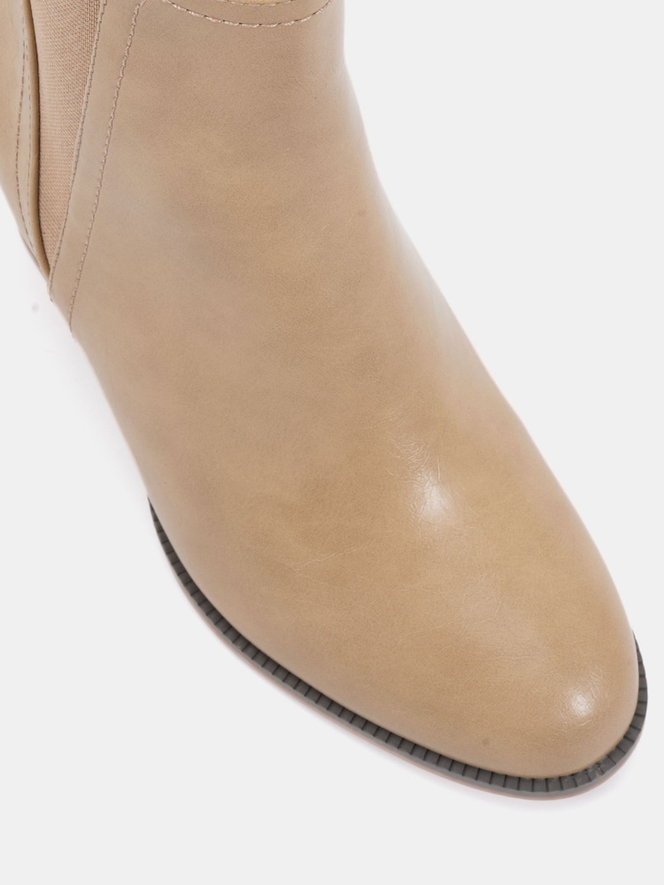 Natural - Botines Chelsea con tacón ancho en V Jessie de Novo - Imagen 5 de 5