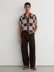 Tobakksbrun/hvit - Reiss Gabriel Jacquard Strikket Skjorte med Cubansk Krage - Bilde 3 av 7