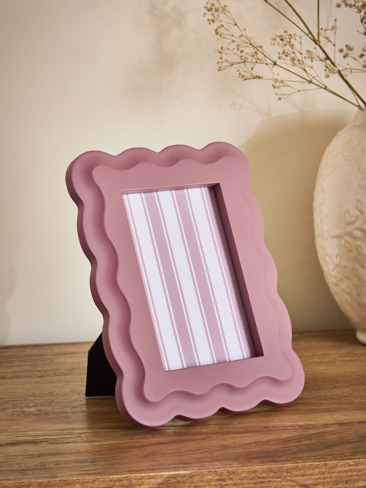 Scalloped Wooden Photo Frame - სურათი 1 5-დან Scalloped Wooden Photo Frame - სურათი 1 5-დან