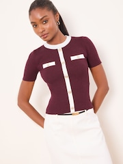 أحمر عنابي - رداء علوي محبوك بكُم قصير مزود بأزرار شكلية وحافة ياقة متباينة من Lipsy - صورة 1 من 4