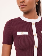 أحمر عنابي - رداء علوي محبوك بكُم قصير مزود بأزرار شكلية وحافة ياقة متباينة من Lipsy - صورة 2 من 4