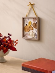 Arte mural de ganchillo con calabazas y bellotas - Imagen 3 de 7