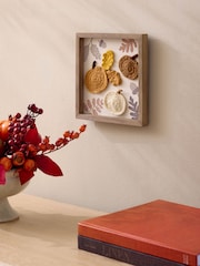 Arte mural de ganchillo con calabazas y bellotas - Imagen 4 de 7