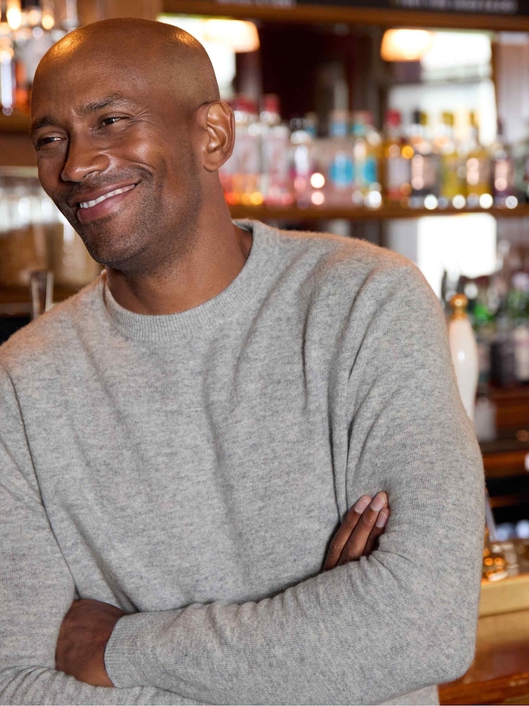 Savile Row Company Grey Merino Wool Cashmere Blend Crew Neck Jumper - Image 2 of 4 Savile Row Company Grey Merino Wool Cashmere Blend Crew Neck Jumper - Image 2 of 4