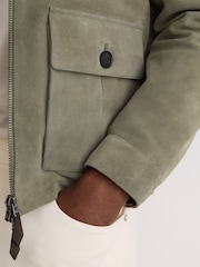 グリーン - Reiss Daventry スエード 4ポケットジップスルージャケット - 画像 7 / 8