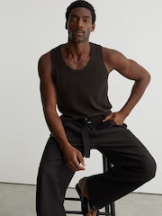 Reiss Chocolate Brown Watson Textured-Knit Round-Neck Vest - Image 4 of 8