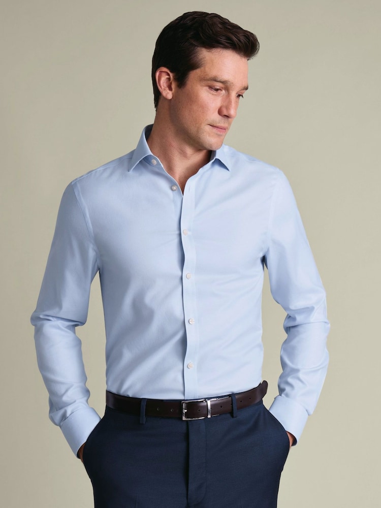 Голубой - Приталенная рубашка из не железной саржи Charles Tyrwhitt - Изображение 2 6