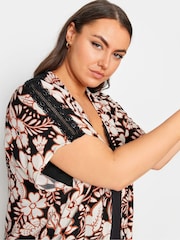 Yours Curve Black Black Floral Print Crochet Trim Kimono - Image 4 of 5