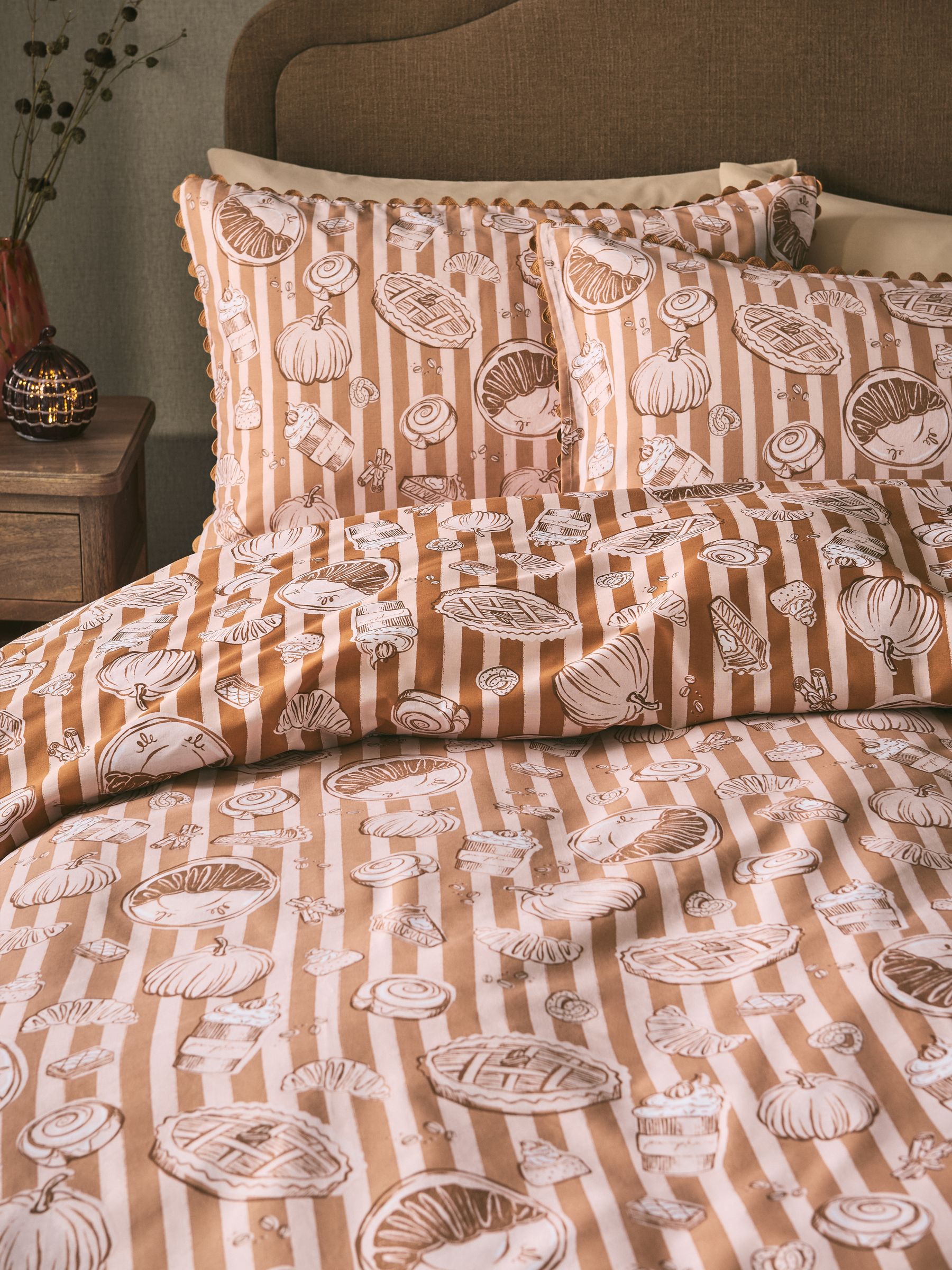 Buy Natural Autumn Treats and Pumpkin Reversible Bed Set from the