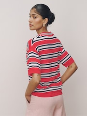 أحمر مقلم - توب بولو محبوك بملمس ناعم وغني بالقطن - صورة 2 من 7