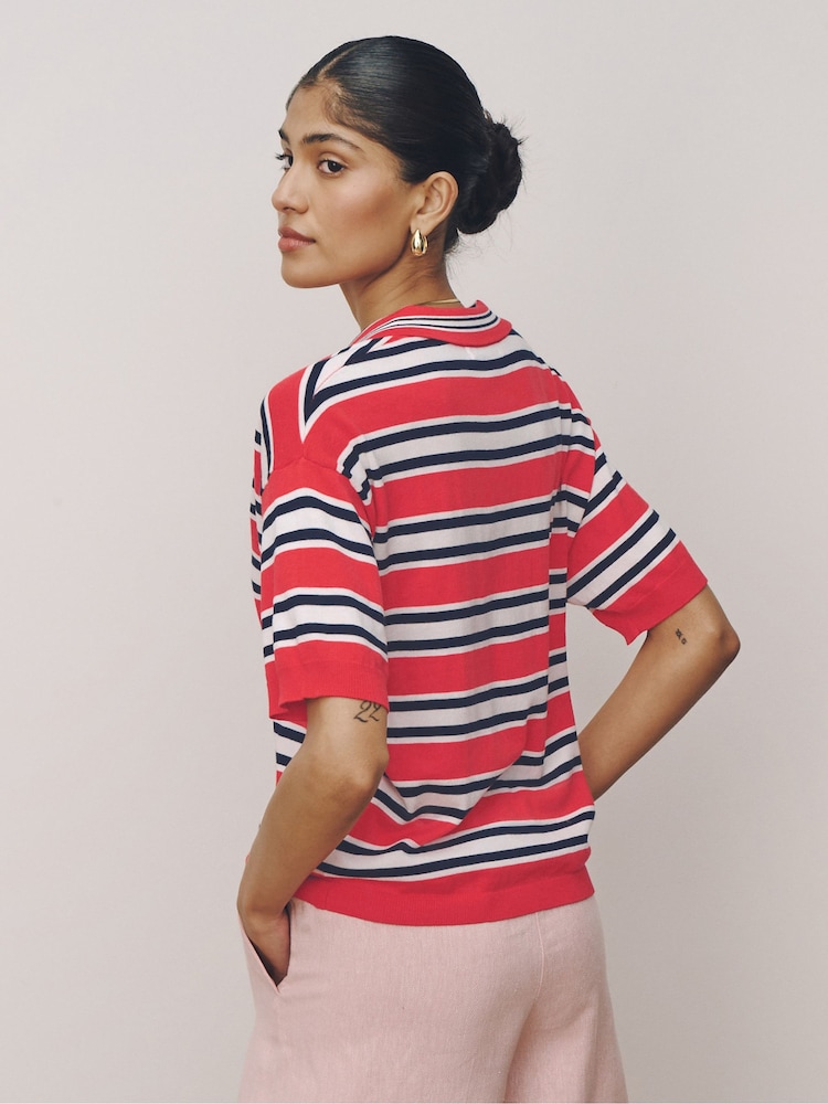 أحمر مقلم - توب بولو محبوك بملمس ناعم وغني بالقطن - صورة 2 من 7