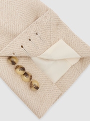 سترة قطن ذات تفصيل خاص بنمط خطوط نسيج متعاكسة بصفين من الأزرار Manci من Reiss - صورة 10 من 11