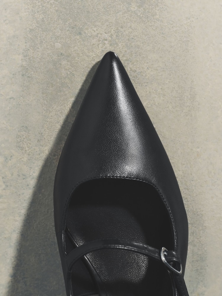 أسود - حذاء بكعب من الجلد والشمواه الفاخر بحزام خلفي من The Set - صورة 4 من 4 أسود - حذاء بكعب من الجلد والشمواه الفاخر بحزام خلفي من The Set - صورة 4 من 4