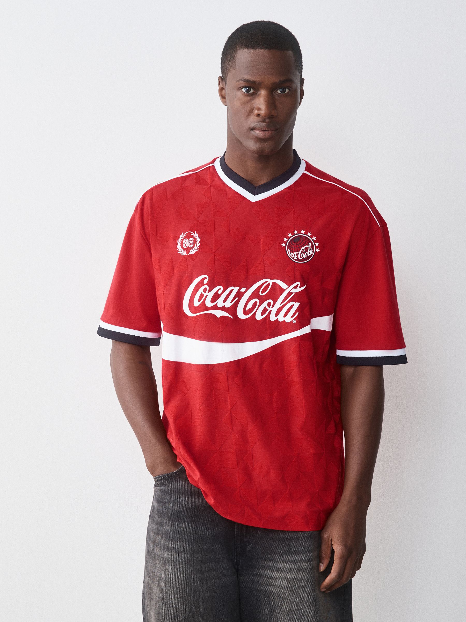 &TEAMサイン入りCoca-Cola ElectricYouth Tシャツ KEITH HARING X COCA-COLA UT (SHORT SLEEVE GRAPHIC T-SHIRT) | UNIQLO SG