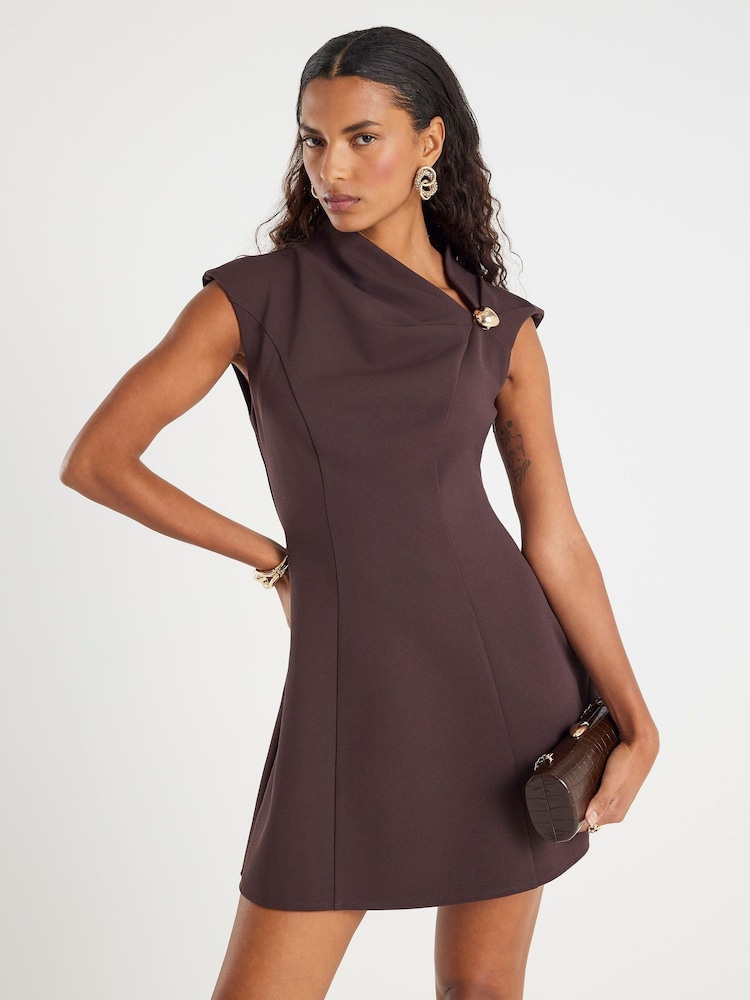 River Island Sleeveless Asymmetric Button Detail Mini Dress - Slika 1 iz 4 River Island Sleeveless Asymmetric Button Detail Mini Dress - Slika 1 iz 4