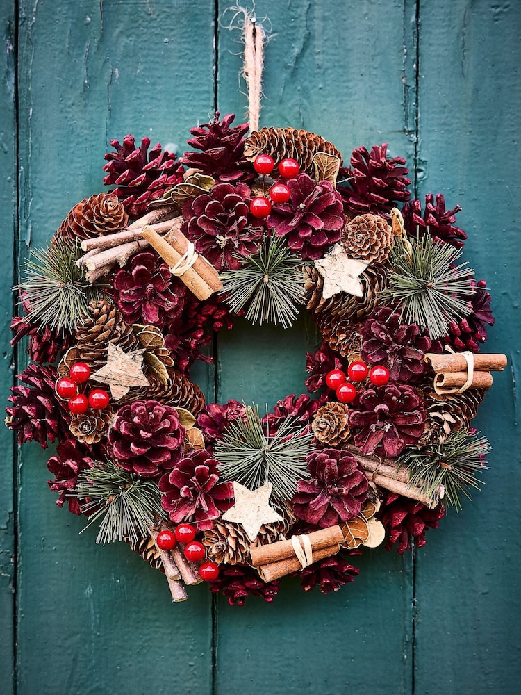 Dibor Cinnamon Stars 30cm Wreath - Image 1 of 5