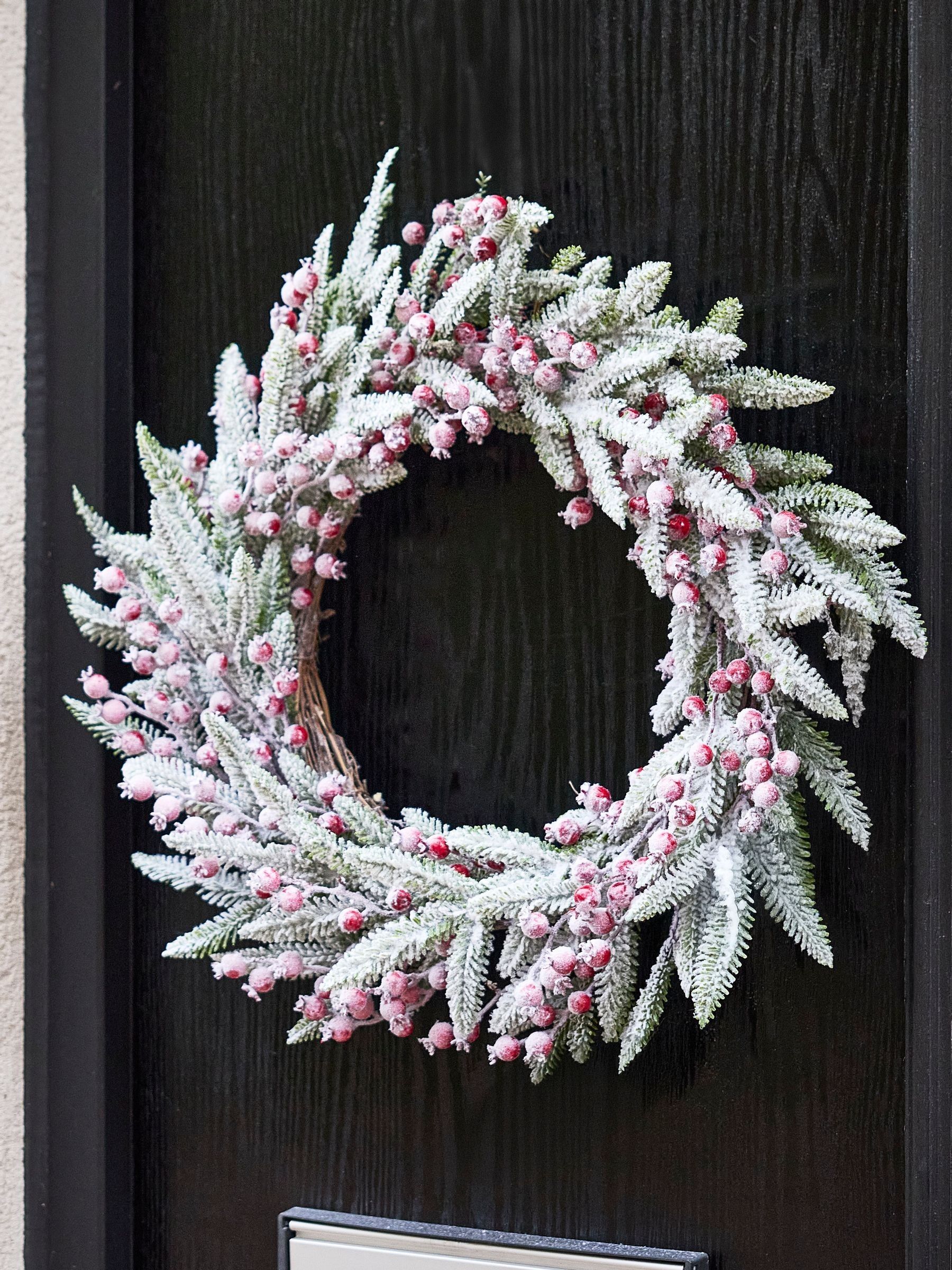 B&Q - Hampton Frosted Berries Festive Decor Autumn-Winter Wreath Front Door Christmas Wreath 50Cm - Image 2