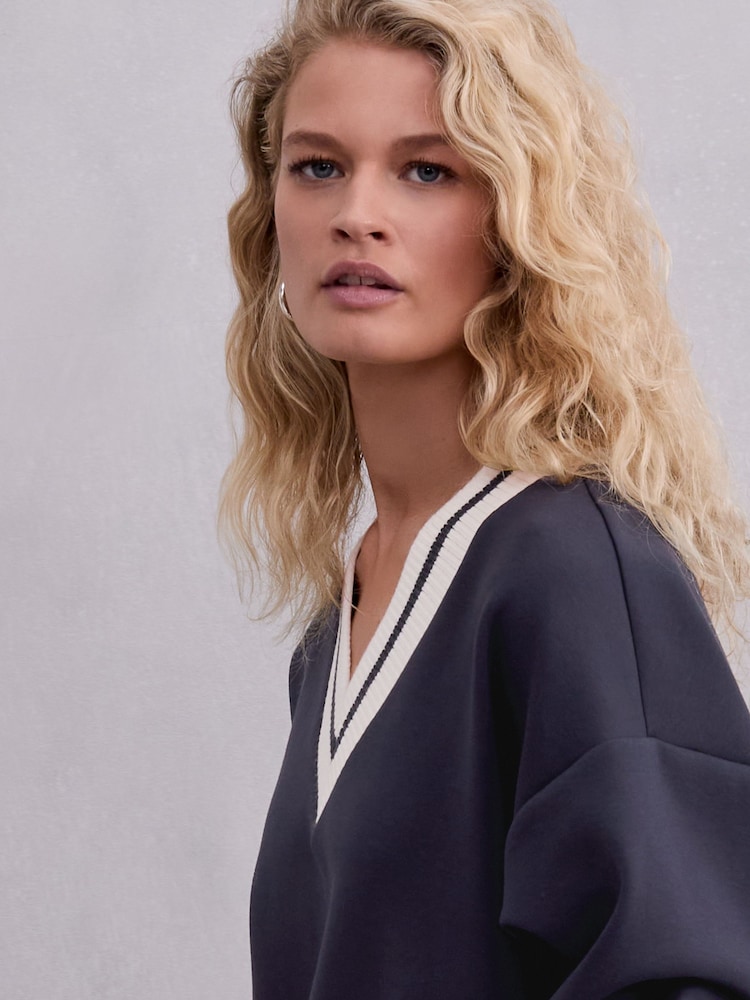 Navy/Cream Slinky Suba V-Neck Contrast Collar Sweatshirt - Image 4 of 4 Navy/Cream Slinky Suba V-Neck Contrast Collar Sweatshirt - Image 4 of 4