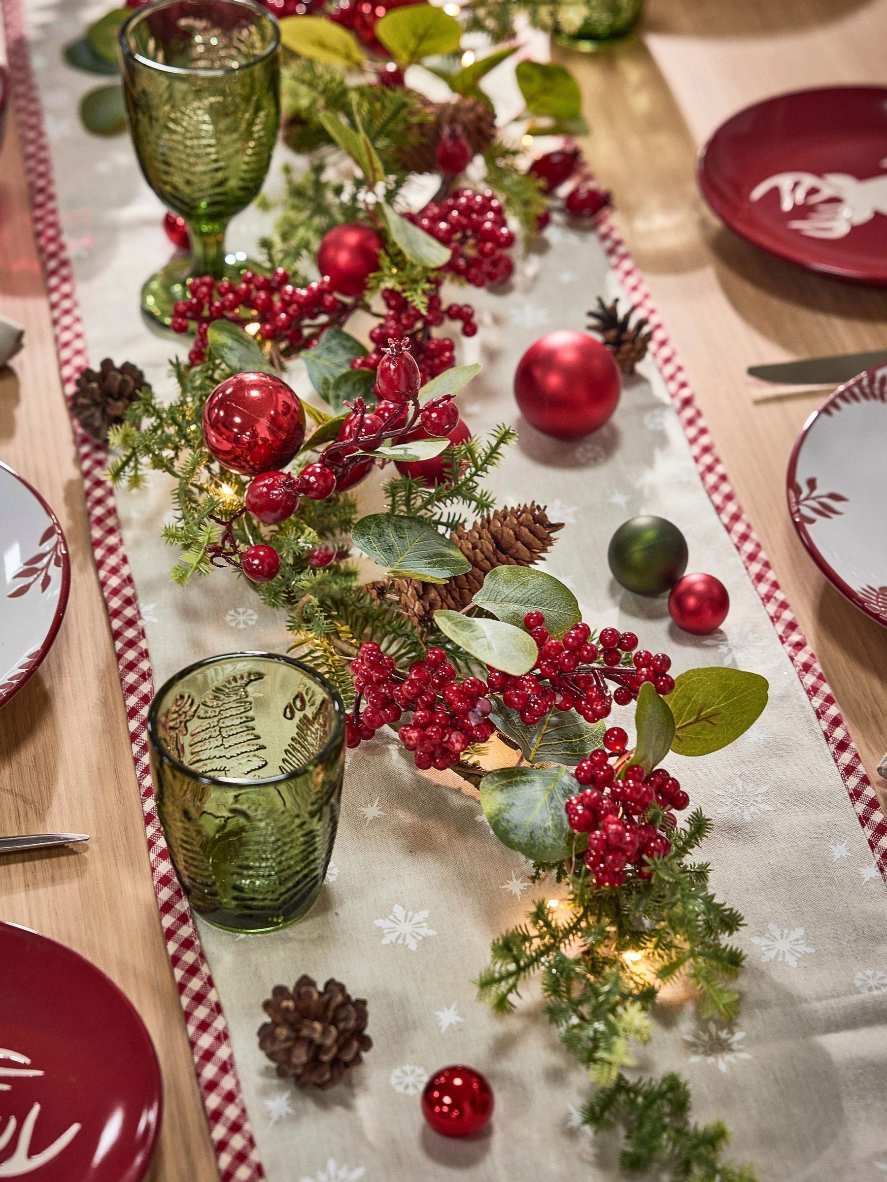 Dibor Unisex Light/Green/Red Berries And Baubles 150Cm Prelit Christmas Garland