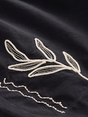 ブラック - Embroidered Drawstring Waist Shorts - 画像 6 / 9