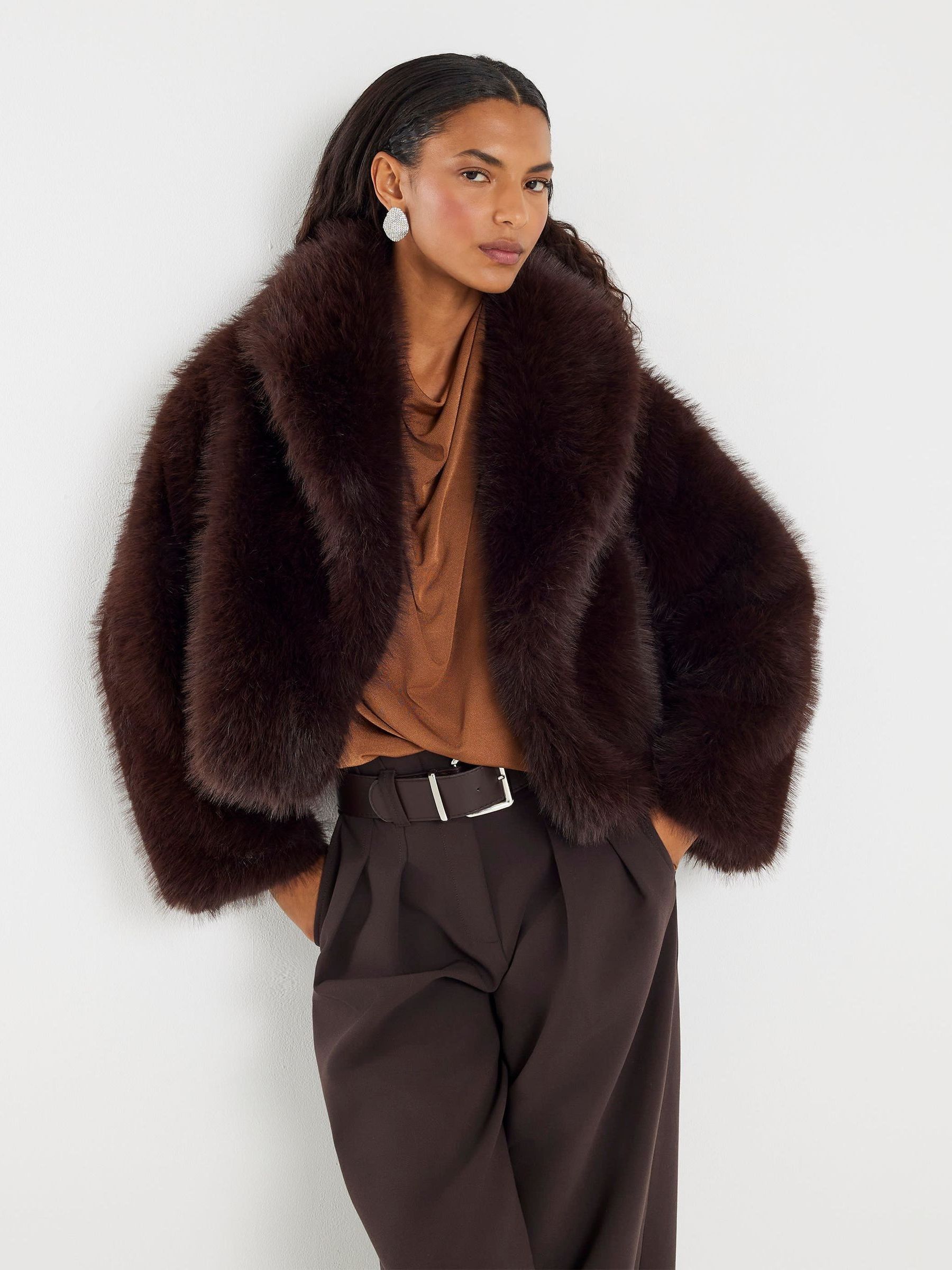 Riu リウ Fur short coat Riu リウ Fur short coat ZW COLLECTION FAUX FUR SHORT COAT - Brown