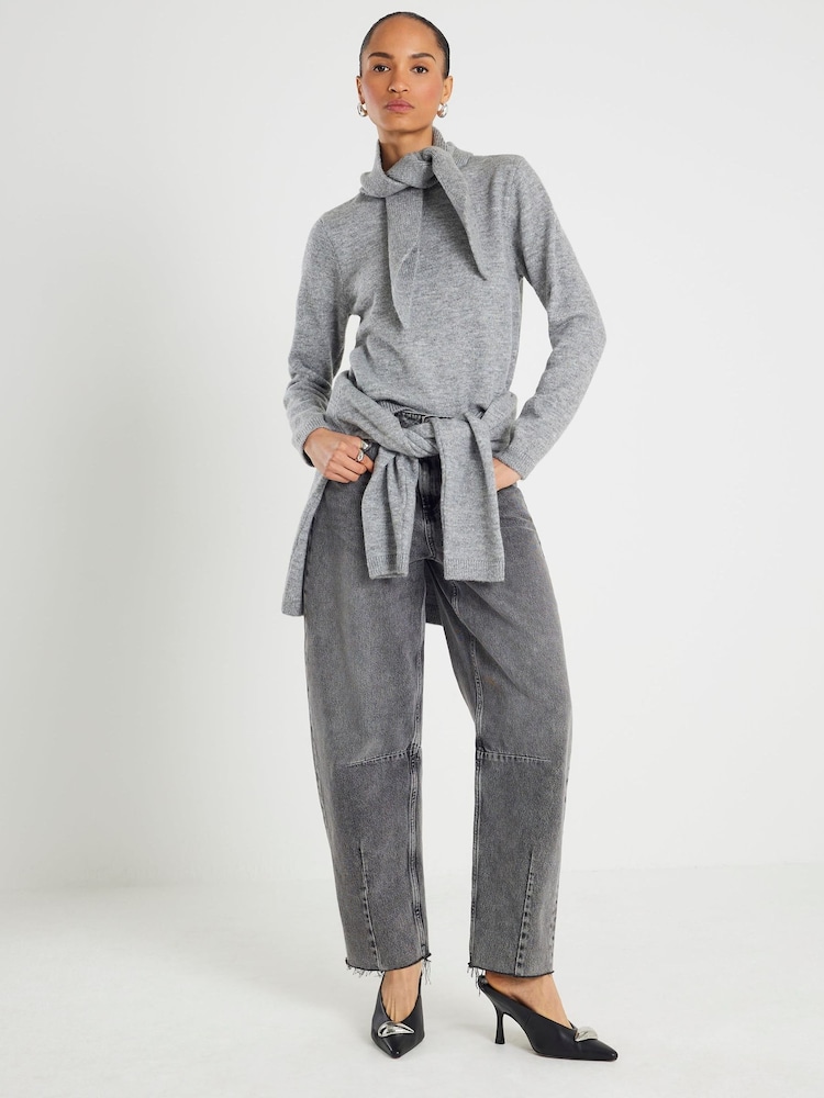 كنزة بياقة مستديرة مع ربطة من River Island - صورة 1 من 4 كنزة بياقة مستديرة مع ربطة من River Island - صورة 1 من 4