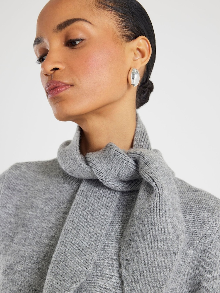 كنزة بياقة مستديرة مع ربطة من River Island - صورة 4 من 4 كنزة بياقة مستديرة مع ربطة من River Island - صورة 4 من 4