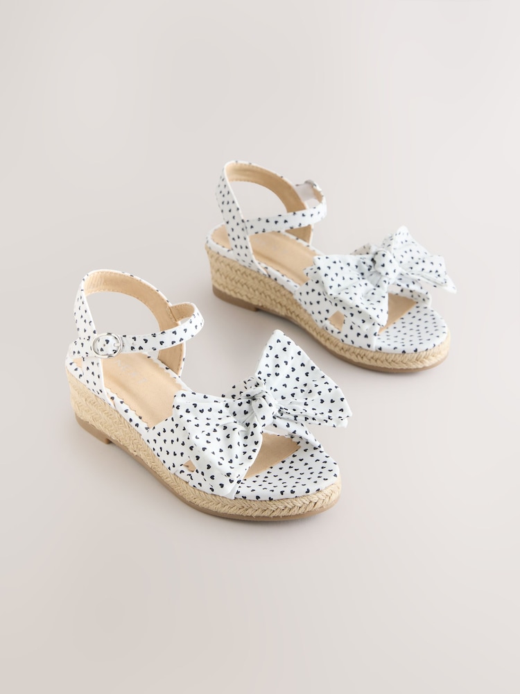 ホワイト ハートプリント - リボン付き ウェッジサンダル - 画像 1 / 5