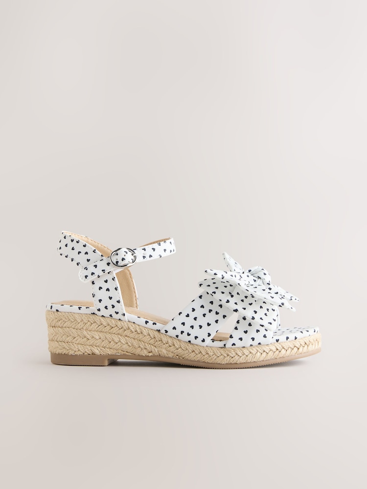ホワイト ハートプリント - リボン付き ウェッジサンダル - 画像 2 / 5