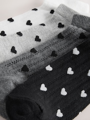 Monochrome Textured Heart Pattern Trainer Socks 4 Pack - Image 6 of 7