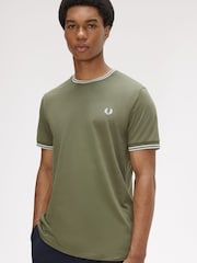 zelena - Majica s kratkimi rokavi, obrobo in logotipom Fred Perry - Slika 2 iz 7