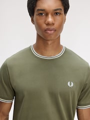 zelena - Majica s kratkimi rokavi, obrobo in logotipom Fred Perry - Slika 4 iz 7